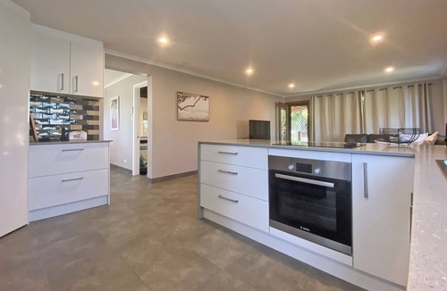 Dunwich House | Four Bedroom Home Overlooking the Waters of Moreton Bay