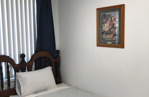 Doonside House | Fragrant Home-68C one king single bed aircon Room