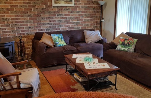 Big Hill House | FREE 2PM CHECKOUT at ROLLING HILLS FARMSTAY at Big Hill, sleeps up to 16.