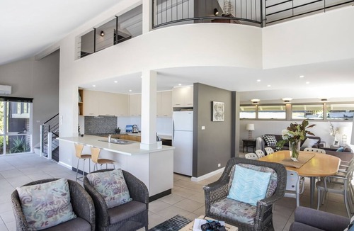 Mollymook Beach House | FREE NIGHT. Pay for 3 stay for 4