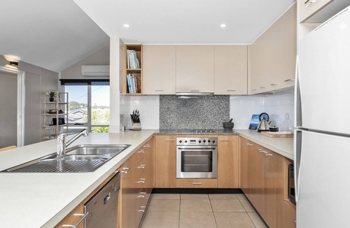 Mollymook Beach House | FREE NIGHT. Pay for 3 stay for 4