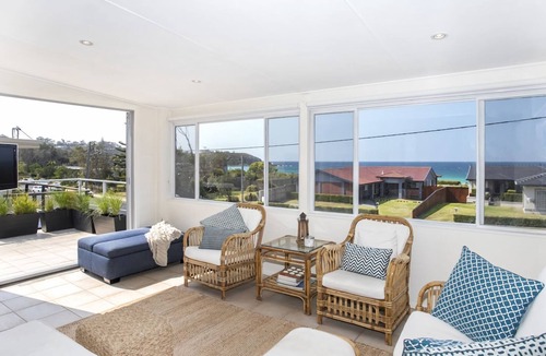 Mollymook Beach Apartment | FREE NIGHT. Pay for 2 stay for 3