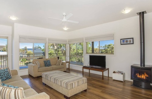 Mollymook Beach House | FREE NIGHT. Pay for 2 stay for 3