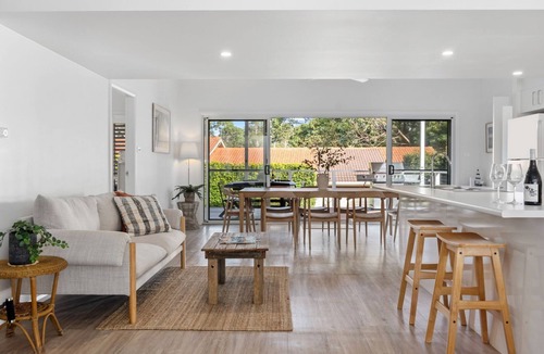 Mollymook Beach House | FREE NIGHT. Pay for 2 stay for 3