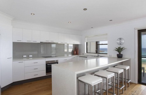 Mollymook Beach House | FREE NIGHT. Pay for 2 stay for 3