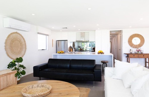 Mollymook Beach House | Free night! Pay for 2 stay for 3