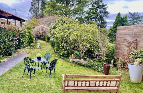 Moss Vale Apartment | French Boutique The Loft Apartment @Chapmans+Pets+B'fast