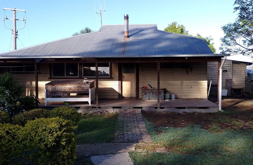 Elands Cottage | Frogmouth Farm is your 'rural, remote' pet-friendly escape to solitude!