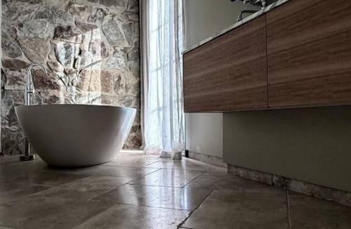 Red Hill House | Frogs Pond Vineyards