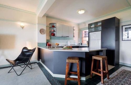 St Kilda Resort | Front-Row St Kilda: Art Deco Apt with Beach Views