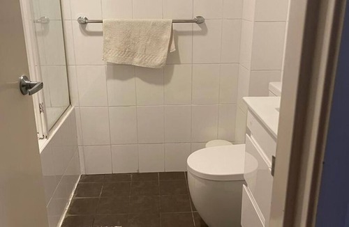 Guildford Apartment | Fully furnished 1 bedroom with shared bathroom with 1 person.