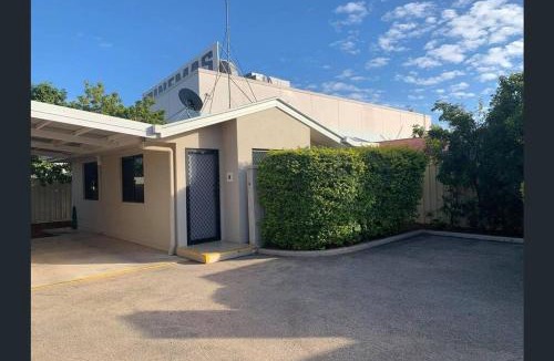Emerald House | Fully Furnished Modern Unit in centre of city