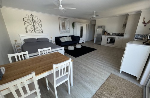 Dongara Apartment | Fully Self Contained 1 Bedroom Accommodation.