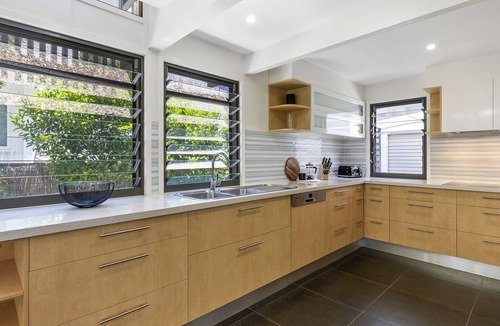 Sunshine Beach House | Fun in Ferris - Everything you need! Pool Sleeps Upto 6