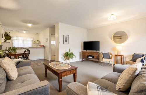 Tanunda Apartment | Functional 2 bedroom unit close to Tanunda Main St