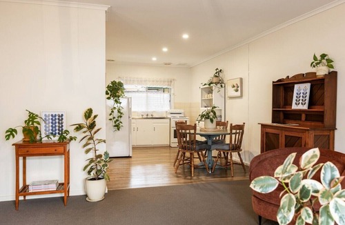 Tanunda Apartment | Functional 2 bedroom unit close to Tanunda Main St