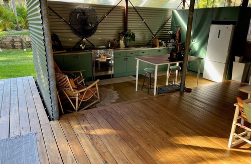 Brisbane Waterfront House | Funky beach shack off-the-grid @ Kooringal