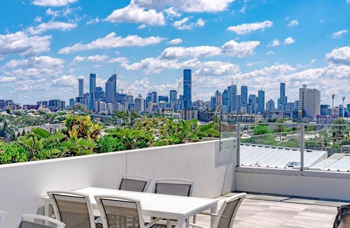 Woolloongabba Apartment | Gabba Apartment,Free Parking, Walk to PA Hospital & The Gabba Stadium , Woolloongabba