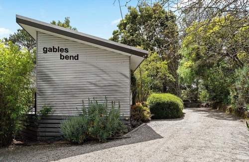 Daylesford House | Gables Bend + Studio | Daylesford Pool + Spa for 8