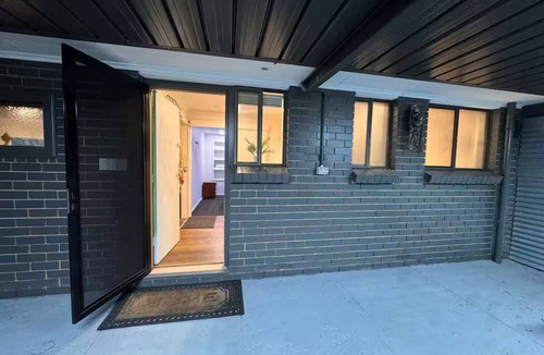 Waterloo Corner House | Gates Mini Ranch