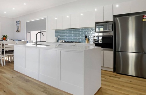 West Tamworth House | Gem on Crown - Freshly Renovated, Pet-Friendly. and Spacious 4BR home