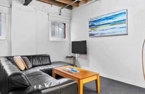 Sullivan's Cove Apartment | Gibson Mill waterfront warehouse apartment - 102
