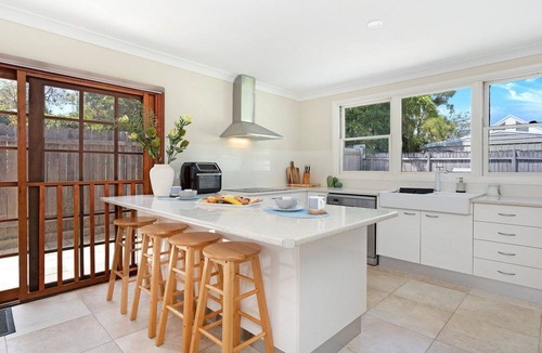 Culburra Beach House | Gillian - charming & light-filled house