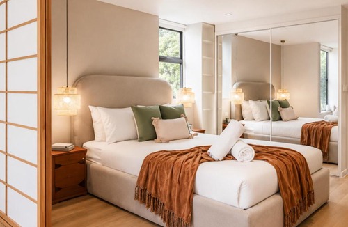 New Farm Apartment | Glen Eagles Suite