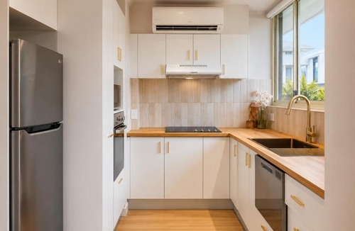 New Farm Apartment | Glen Eagles Suite