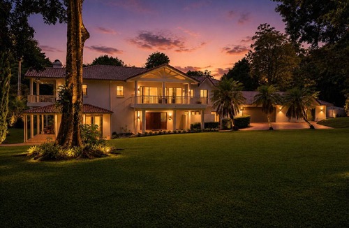Flaxton House | Glen Eden Manor | Luxury Hinterland Estate for Families, Friends & Retreats