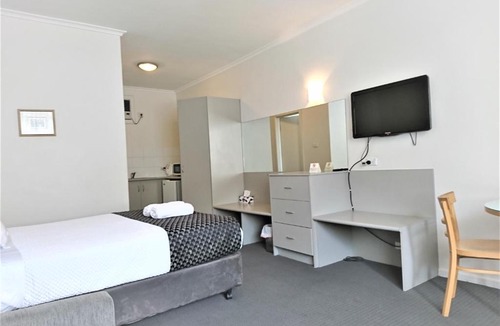 Glenelg Apartment | Glenelg beach gateway Studio Apartment