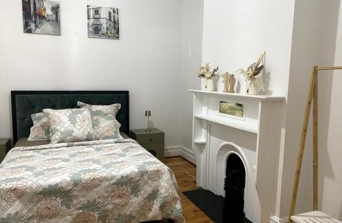 Glenelg South House | Glenelg Charmer - Metres to beach & CBD plus free parking