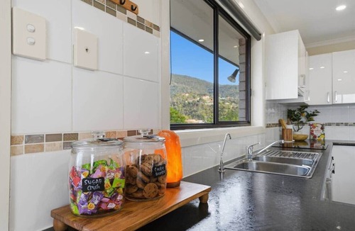 Glenorchy House | Glenorchy Family Retreat | Sleeps 11 | Pets OK