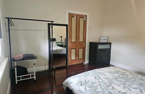 Gosnells House | Globe Trotters Homestay - room in shared private residence