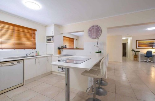 Labrador Apartment | Gold Coast Broadwater Retreat - Sleeps 16