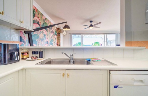 Miami Apartment | Gold Coast Oasis: Pool, Spa, Balcony BBQ, Near