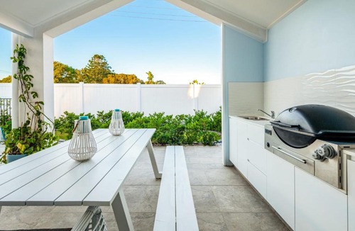 Golden Beach House | Golden Beach Ultimate Family Getaway - Pool & Spa