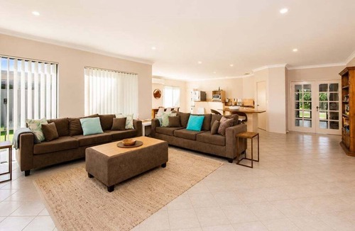 Quindalup House | Golden Summers – Dunsborough Beach Escape