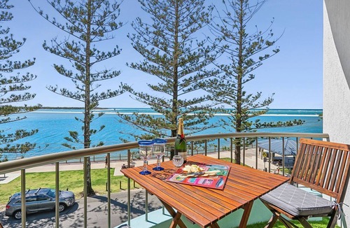 Golden Beach Apartment | Golden Views Hideaway - Beachside Apartment