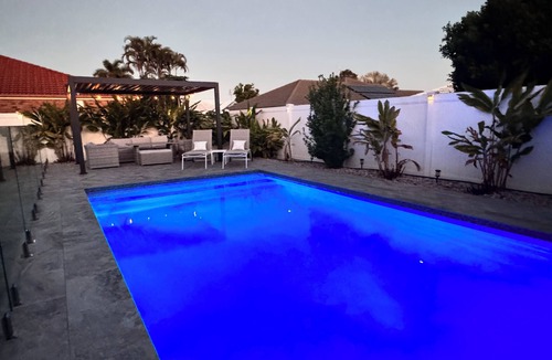 Pelican Waters House | Gorgeous 5 bedroom coastal home within walking distance to marina