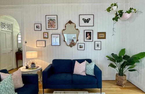 Booval House | Gorgeous Arthouse Queenslander In Ipswich