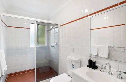 Griffith Apartment | Gorgeous Griffith 2Bed/1Bath Pad