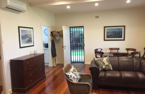 Encounter Bay House | Gorgeous Stone Cottage on the Seafront