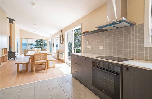 Dennes Point House | Graceys Beach House North facing Coastal Calm