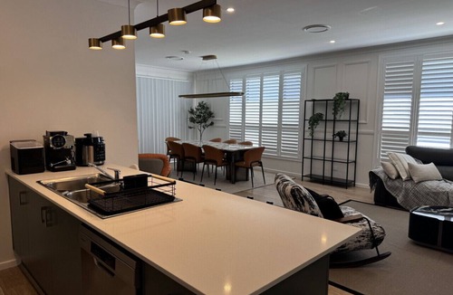 Menangle Park House | Grand Luxury House with 4 bedrooms in Menangle Park