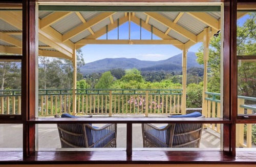 Warburton House | Grand View with Spa & Sauna