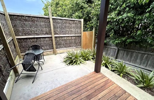 Highton House | Granny With Great View
