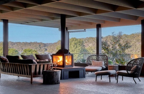 Longreach House | Grants - spacious riverside escape on the Shoalhaven River
