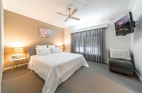 Strathdale House | Great for groups, sleeps 11, pet friendly, CBD 4km
