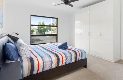 Goolwa Beach House | Great Ness Beach House - 8 Person Spa - Pet-Friendly - Netflix - Linen included